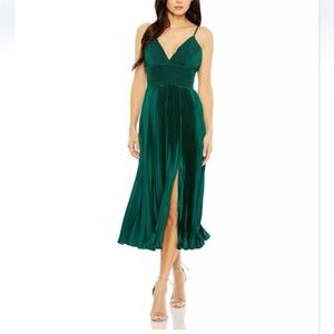 Elegant Green Pleated Dress
